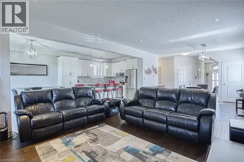 17 Narbonne Crescent Stoney Creek ON L8J 0J7