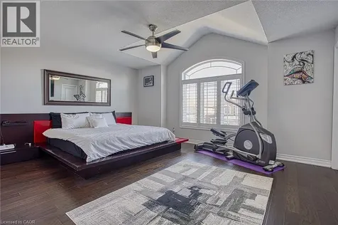 17 Narbonne Crescent Stoney Creek ON L8J 0J7
