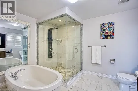 17 Narbonne Crescent Stoney Creek ON L8J 0J7