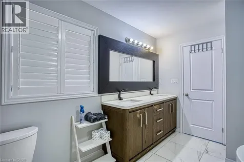 17 Narbonne Crescent Stoney Creek ON L8J 0J7