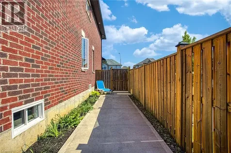 17 Narbonne Crescent Stoney Creek ON L8J 0J7