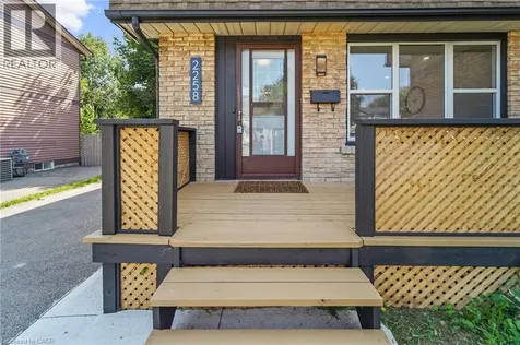 2258 Manchester Drive Burlington ON L7P 3W2