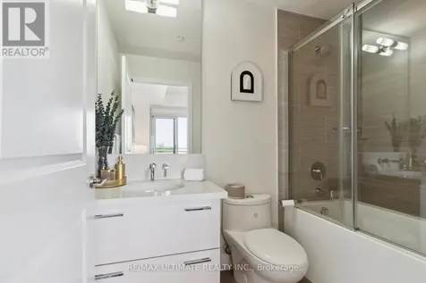 33 Shore Breeze Drive Toronto (mimico) ON M8V 1A1
