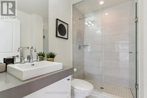 33 Shore Breeze Drive Toronto (mimico) ON M8V 1A1