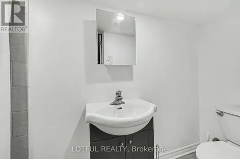 2427 Chasseur Avenue Ottawa ON K1V 8E5