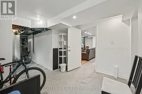 2427 Chasseur Avenue Ottawa ON K1V 8E5