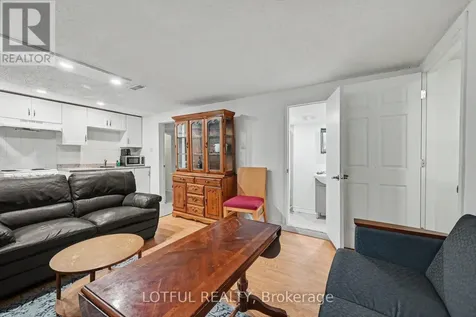 2427 Chasseur Avenue Ottawa ON K1V 8E5