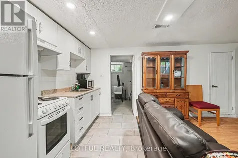 2427 Chasseur Avenue Ottawa ON K1V 8E5