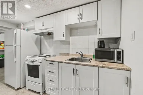 2427 Chasseur Avenue Ottawa ON K1V 8E5