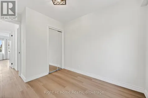 109 Brant Street Oakville (co Central) ON L6K 2Z7