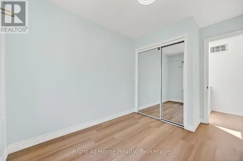 109 Brant Street Oakville (co Central) ON L6K 2Z7