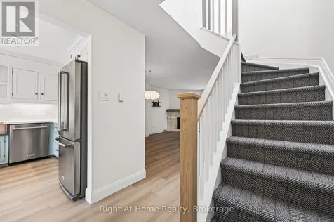 109 Brant Street Oakville (co Central) ON L6K 2Z7