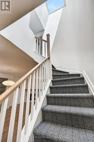109 Brant Street Oakville (co Central) ON L6K 2Z7