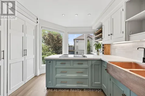 109 Brant Street Oakville (co Central) ON L6K 2Z7