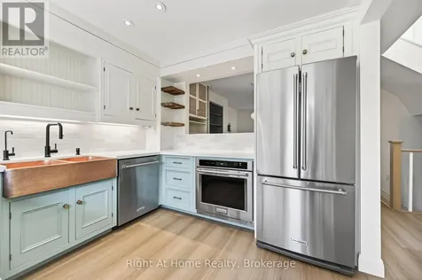 109 Brant Street Oakville (co Central) ON L6K 2Z7