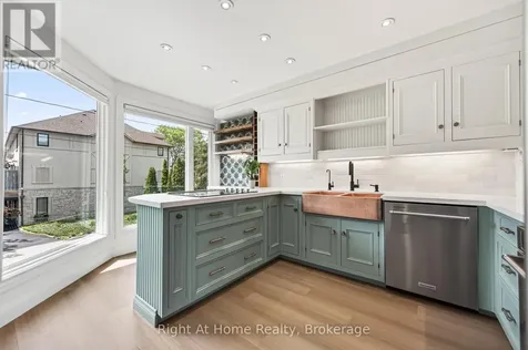 109 Brant Street Oakville (co Central) ON L6K 2Z7
