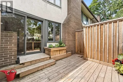 109 Brant Street Oakville (co Central) ON L6K 2Z7