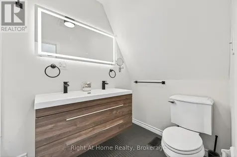 109 Brant Street Oakville (co Central) ON L6K 2Z7