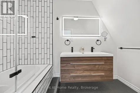 109 Brant Street Oakville (co Central) ON L6K 2Z7