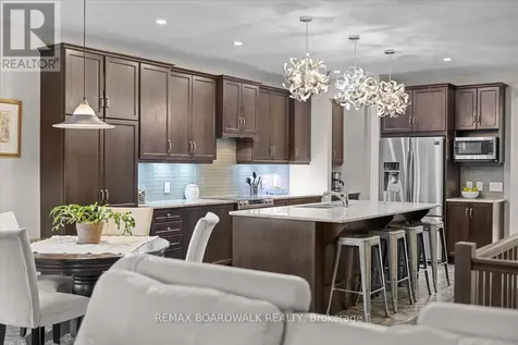 279 Sceptre Way Ottawa ON K2V 0C6