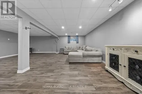 279 Sceptre Way Ottawa ON K2V 0C6