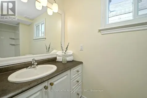 978 Admiral Avenue Ottawa ON K1Z 6L9