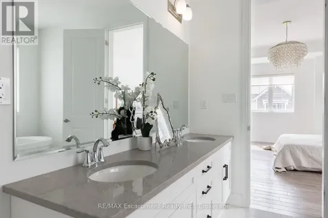 1388 Aymond Crescent Oakville (jm Joshua Meadows) ON L6H 7W9