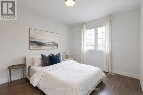 1388 Aymond Crescent Oakville (jm Joshua Meadows) ON L6H 7W9