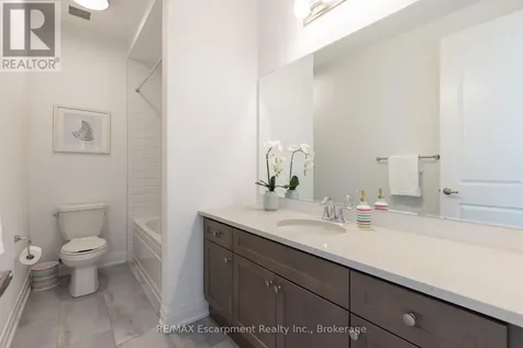 1388 Aymond Crescent Oakville (jm Joshua Meadows) ON L6H 7W9