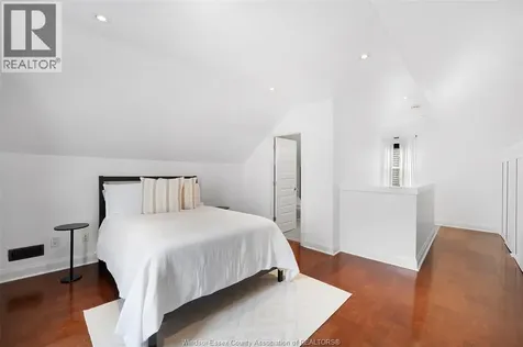 2326 Gladstone Avenue Windsor ON N8W 2P1