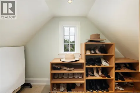 2326 Gladstone Avenue Windsor ON N8W 2P1