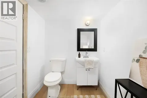 2326 Gladstone Avenue Windsor ON N8W 2P1