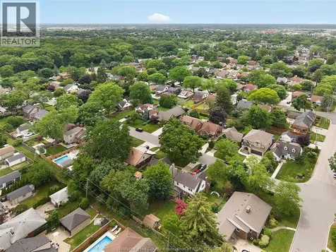 2326 Gladstone Avenue Windsor ON N8W 2P1