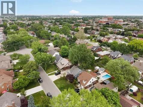 2326 Gladstone Avenue Windsor ON N8W 2P1
