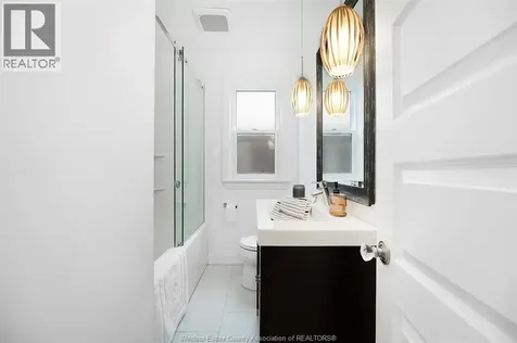 2326 Gladstone Avenue Windsor ON N8W 2P1