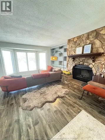 2437 Riverside Drive West Windsor ON N9B 1B2