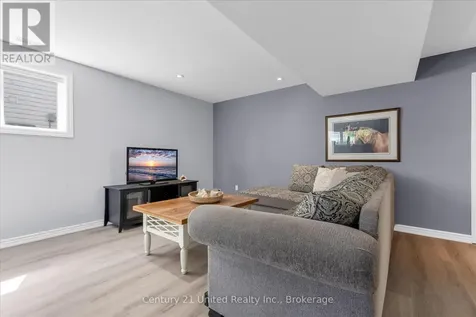 120 Donegal Drive Brantford ON N3T 6N4
