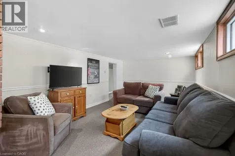 362 Pepper Drive Burlington ON L8R 3C9