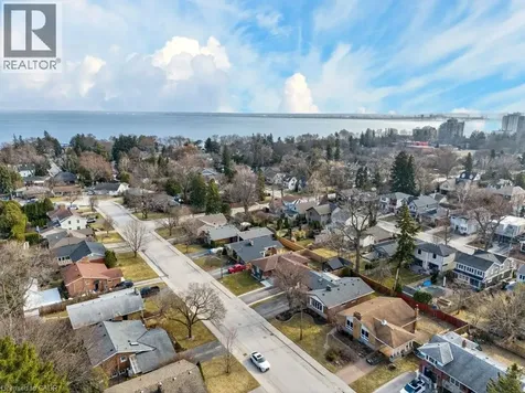 362 Pepper Drive Burlington ON L8R 3C9