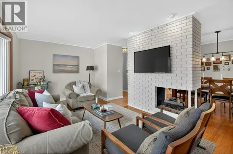 362 Pepper Drive Burlington ON L8R 3C9