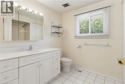 304 Oakwood Court Burlington ON L7N 1W9