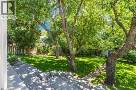 304 Oakwood Court Burlington ON L7N 1W9