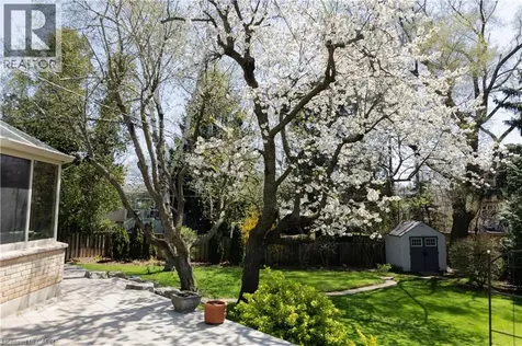 304 Oakwood Court Burlington ON L7N 1W9
