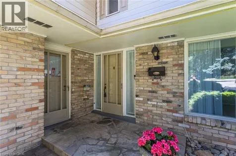 304 Oakwood Court Burlington ON L7N 1W9
