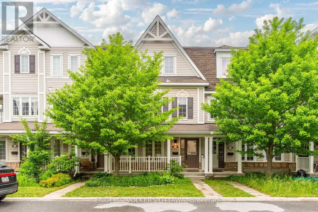 2043 Madrid Avenue Ottawa ON K2J 0K1
