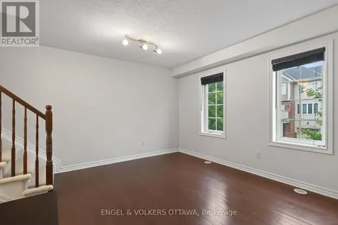 2043 Madrid Avenue Ottawa ON K2J 0K1