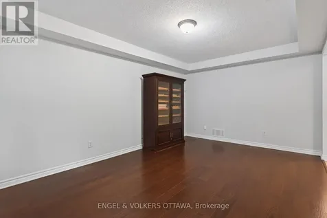 2043 Madrid Avenue Ottawa ON K2J 0K1