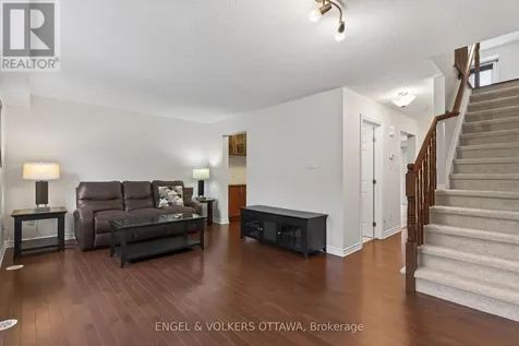 2043 Madrid Avenue Ottawa ON K2J 0K1