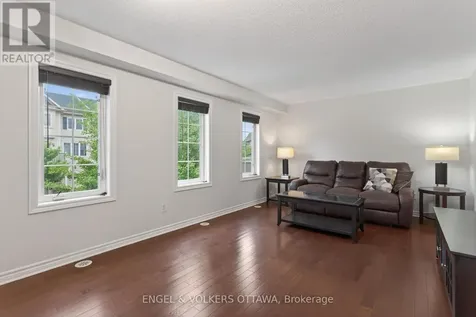 2043 Madrid Avenue Ottawa ON K2J 0K1