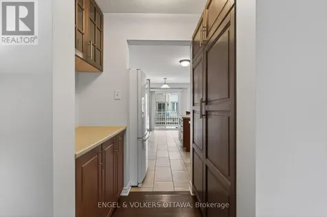 2043 Madrid Avenue Ottawa ON K2J 0K1